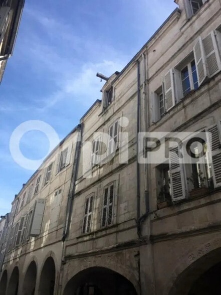 Local commercial dans La Rochelle à louer - Photo de l’immeuble – Image 1 sur 2