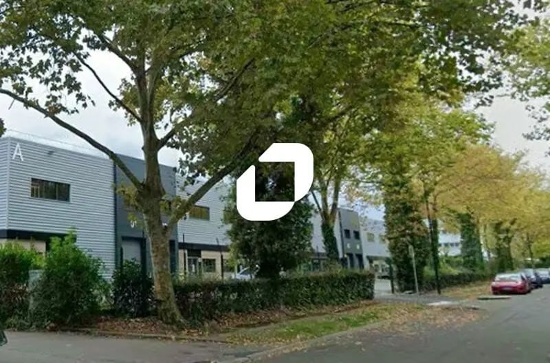 Local d’activités dans Buc à louer - Photo de l’immeuble – Image 1 sur 6