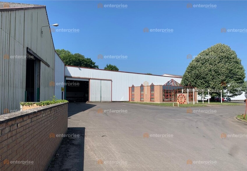Local d'activités dans Calonne-Ricouart à vendre - Photo de l’immeuble – Image 2 sur 9