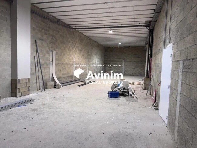 Plus de détails pour Bureau, Industriel/Logistique à louer