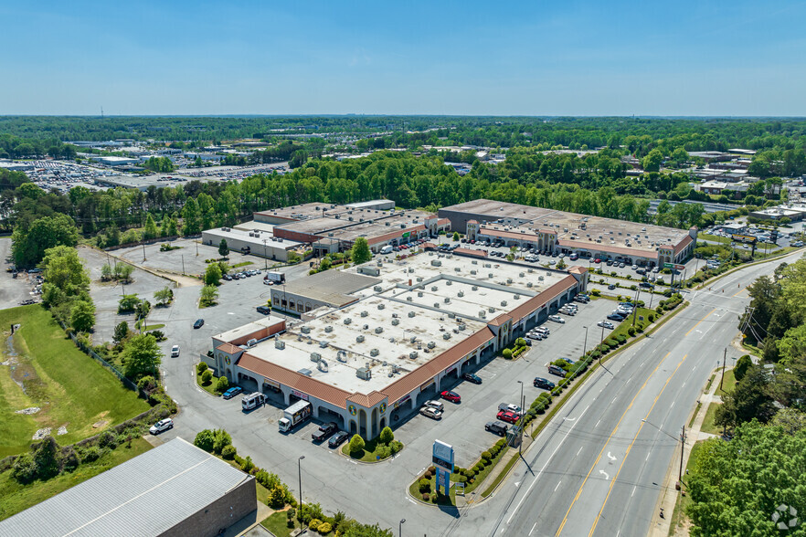 4925 W Market St, Greensboro, NC à vendre - Aérien – Image 3 sur 8