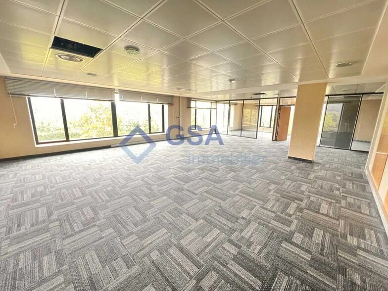 Bureau dans Lieusaint à louer - Photo intérieure – Image 1 sur 8