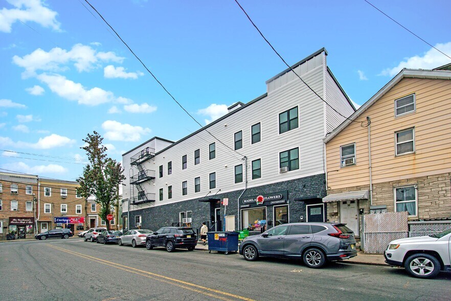 136 Elm St, Newark, NJ à vendre - Photo de l’immeuble – Image 3 sur 6