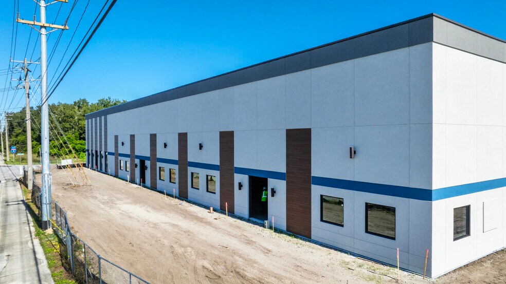 1530 Kendrick Ln, Lakeland, FL à vendre - Photo de l’immeuble – Image 2 sur 6