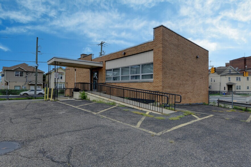 121 Howe Ave, Passaic, NJ à vendre - Photo de l’immeuble – Image 3 sur 19
