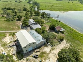 1560 County Road 287, Liberty Hill, TX à louer Photo de l’immeuble– Image 2 sur 9