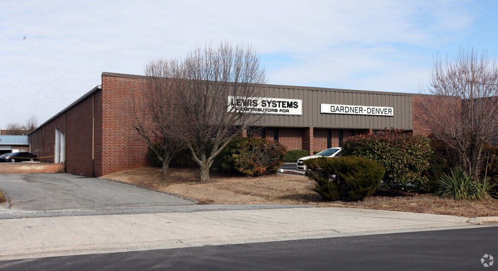 3702 Boren Dr, Greensboro, NC à louer - Photo de l’immeuble – Image 3 sur 3