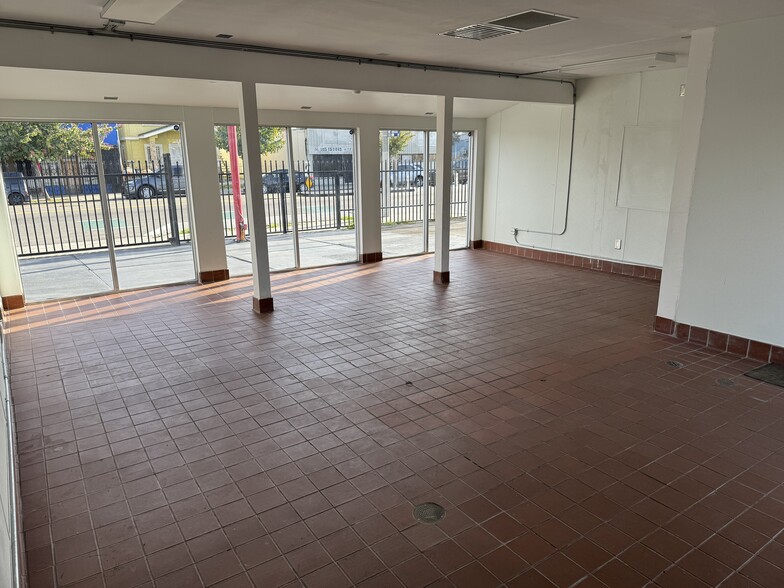 727 W Anaheim St, Wilmington, CA à louer - Photo de l’immeuble – Image 3 sur 9