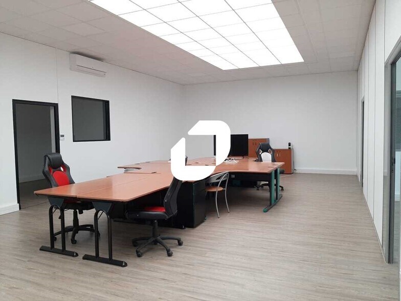 Bureau dans Trappes à louer - Photo intérieure – Image 3 sur 7