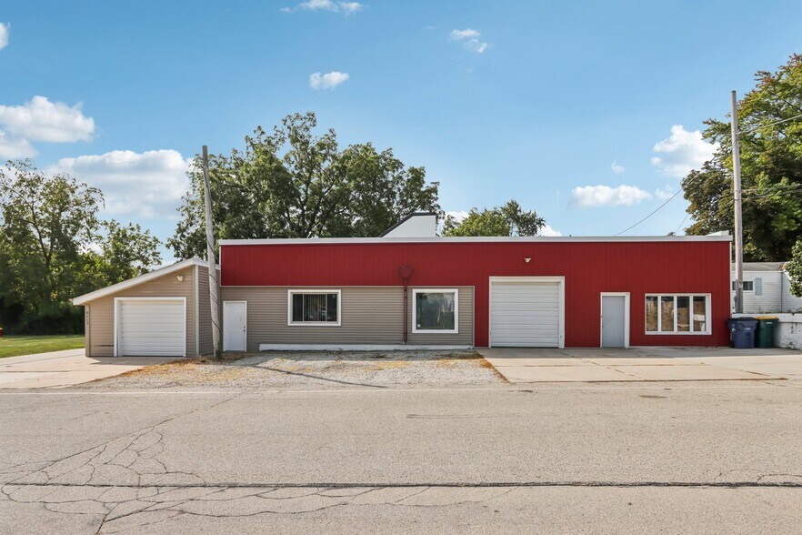 9205 S Chicago Rd, Oak Creek, WI à vendre - Photo de l’immeuble – Image 2 sur 19