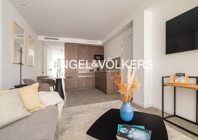 Immeuble residentiel dans Barcelone, Barcelona à vendre - Photo de l’immeuble – Image 2 sur 5