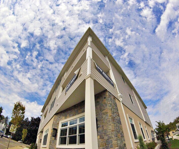 62 Main St, Bloomingdale, NJ à louer - Photo de l’immeuble – Image 2 sur 10