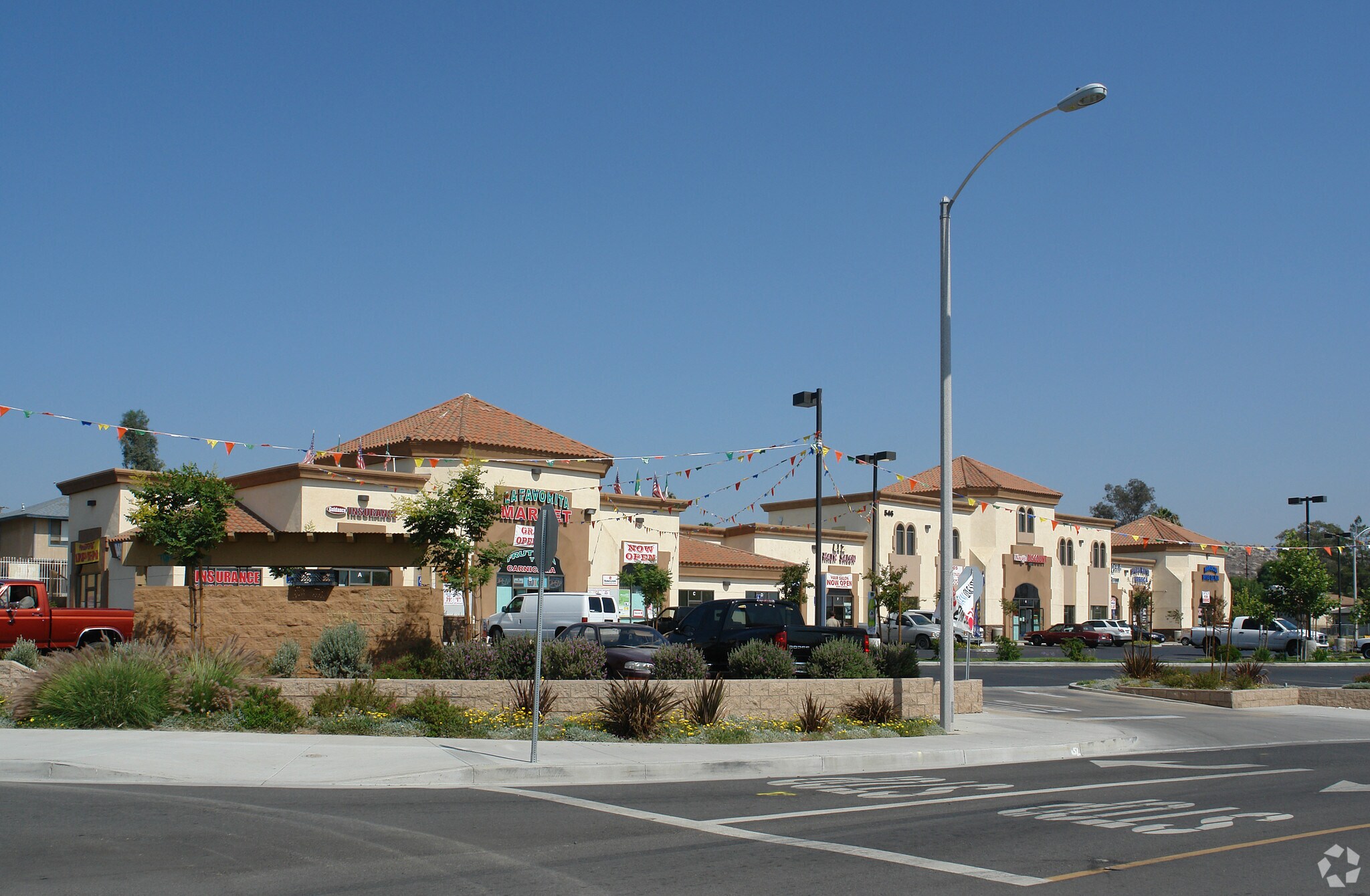 546 Indian Hills Cir, Perris, CA à louer Photo de l’immeuble– Image 1 sur 5