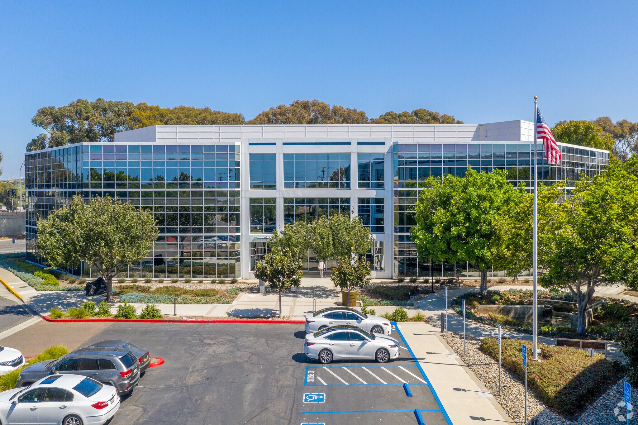 701 palomar airport Rd, Carlsbad, CA à louer Photo de l’immeuble– Image 1 sur 14