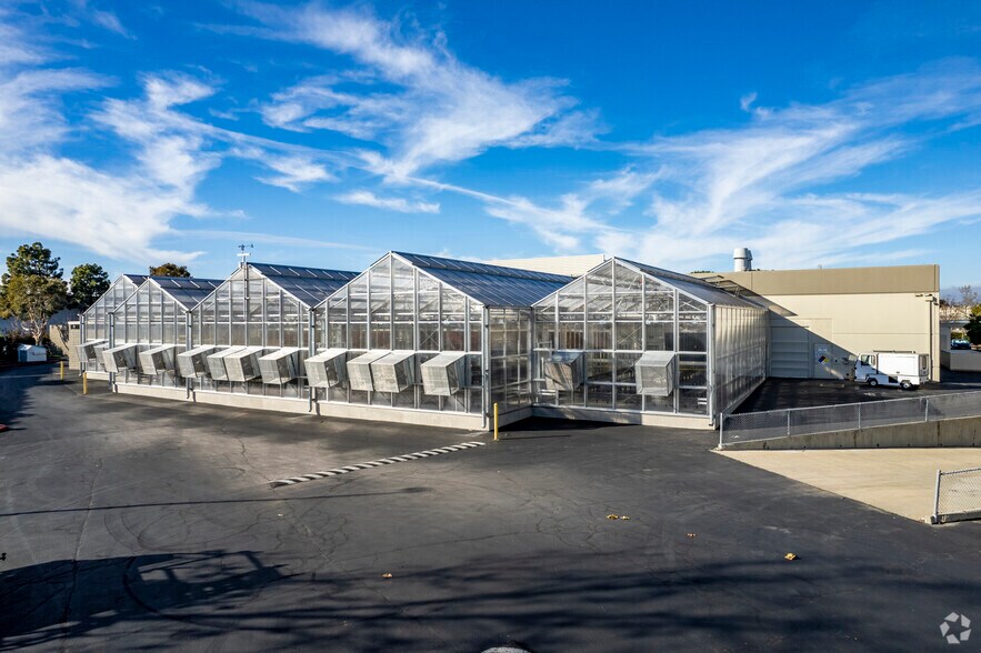 4030 Point Eden Way, Hayward, CA à louer - Photo de l’immeuble – Image 2 sur 5