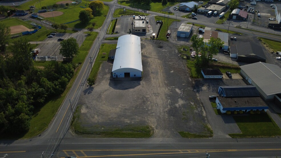 6115 Gillette Rd, Cicero, NY à vendre - Photo de l’immeuble – Image 3 sur 11