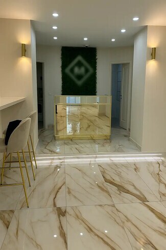 Plus de détails pour Local commercial à louer