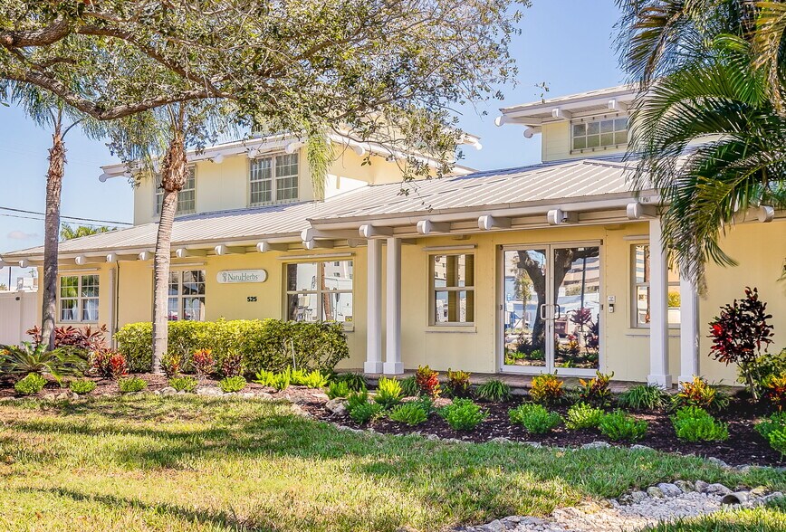 525 8th St W, Bradenton, FL à vendre - Photo de l’immeuble – Image 1 sur 66