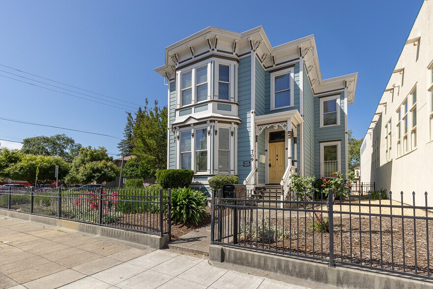 709 Franklin St, Napa, CA à vendre - Photo de l’immeuble – Image 2 sur 19