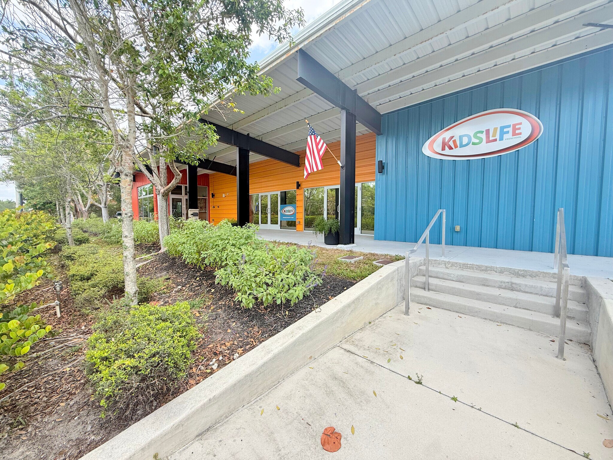 6051 Bayshore Dr, Naples, FL à louer Photo de l’immeuble– Image 1 sur 16