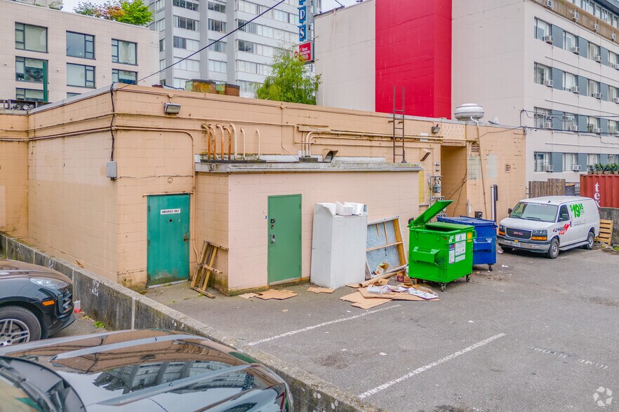 1715 Davie St, Vancouver, BC à louer - Photo de l’immeuble – Image 2 sur 5