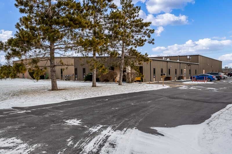 13647 Metric Rd, Roscoe, IL à louer - Photo de l’immeuble – Image 3 sur 65