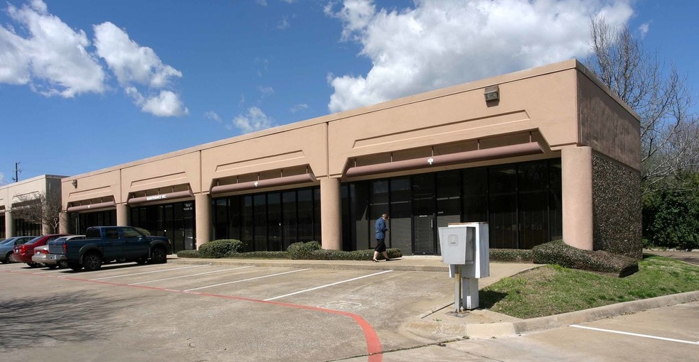 9876 Plano Rd, Dallas, TX à louer - Photo principale – Image 1 sur 1