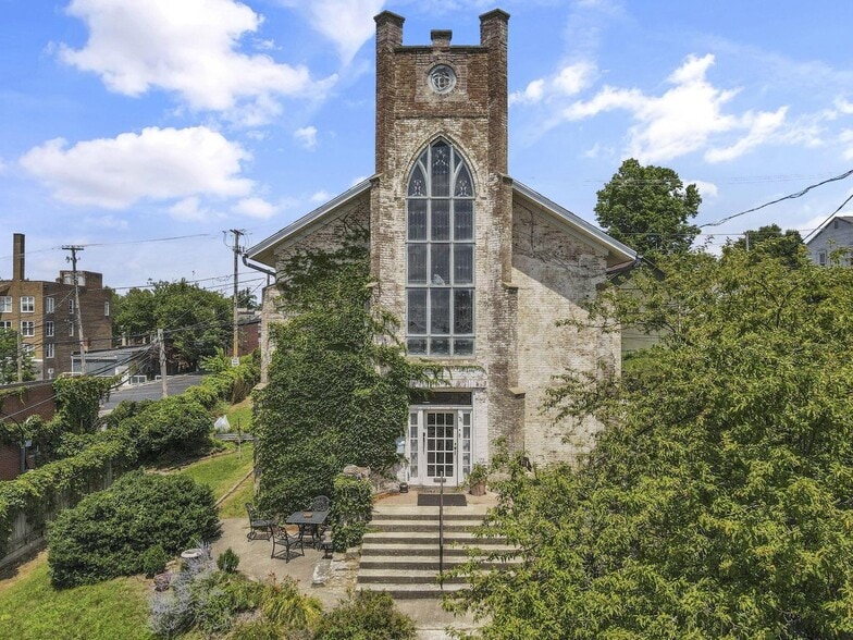 131 E Chestnut St, Lancaster, OH à vendre - Photo principale – Image 1 sur 19
