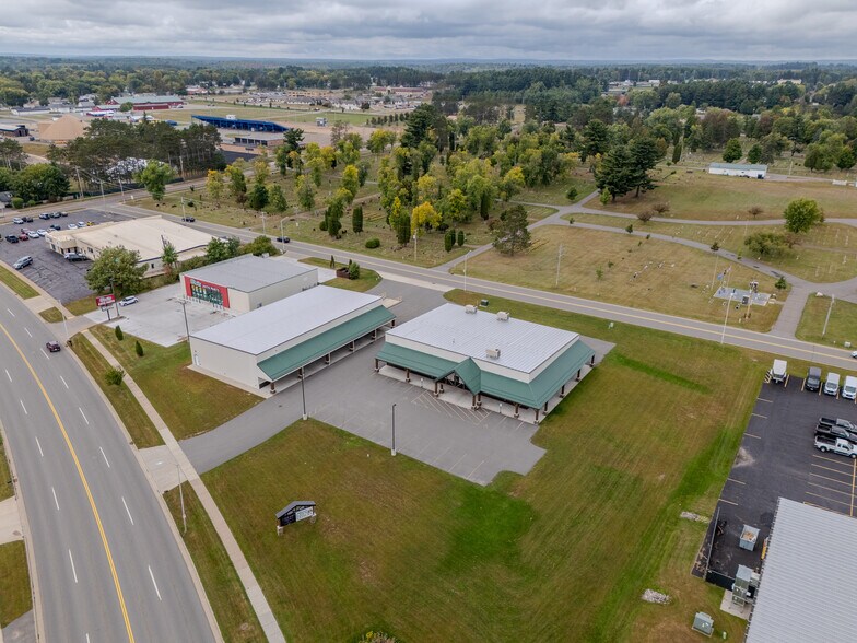 2500 E Main St, Merrill, WI à vendre - Photo de l’immeuble – Image 2 sur 34