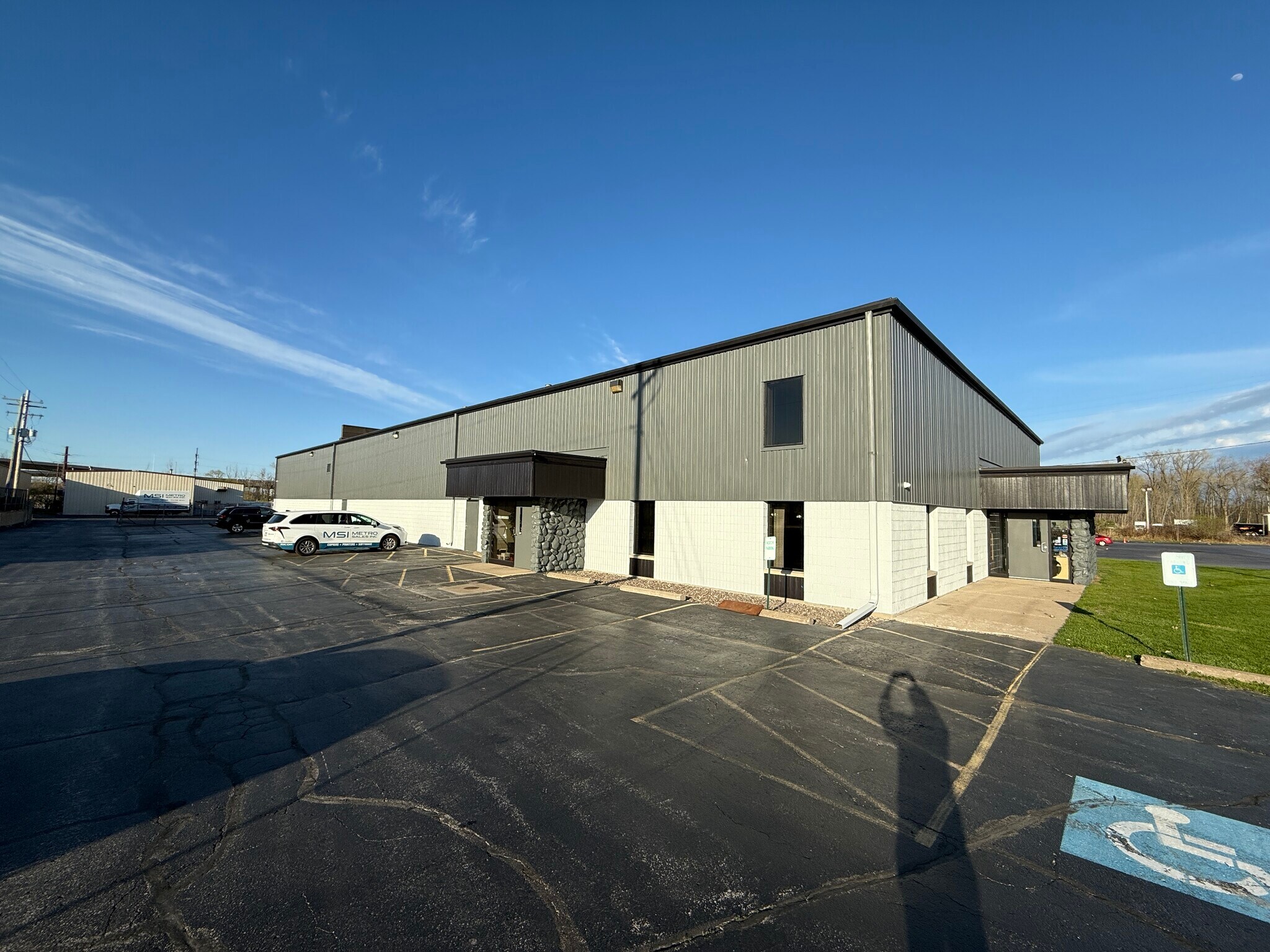 1850 Velp Ave, Howard, WI à louer Photo de l’immeuble– Image 1 sur 12