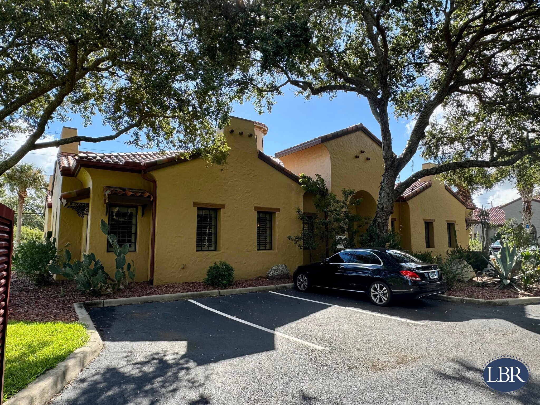 6032 N Wickham Rd, Melbourne, FL à louer Photo de l’immeuble– Image 1 sur 7
