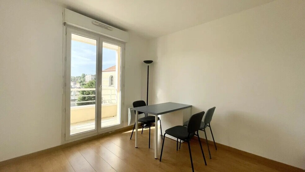 Bureau dans Corbeil-Essonnes à louer - Photo intérieure – Image 3 sur 9