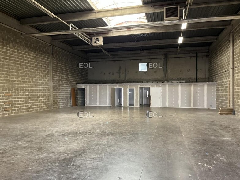 Local d’activités dans Gennevilliers à louer - Photo de l’immeuble – Image 3 sur 12