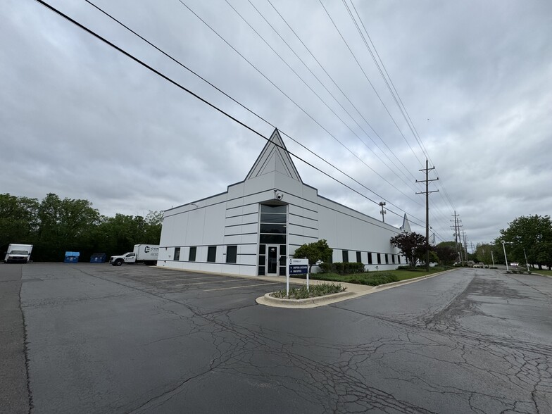 40 S Addison Rd, Addison, IL à vendre - Photo principale – Image 3 sur 34