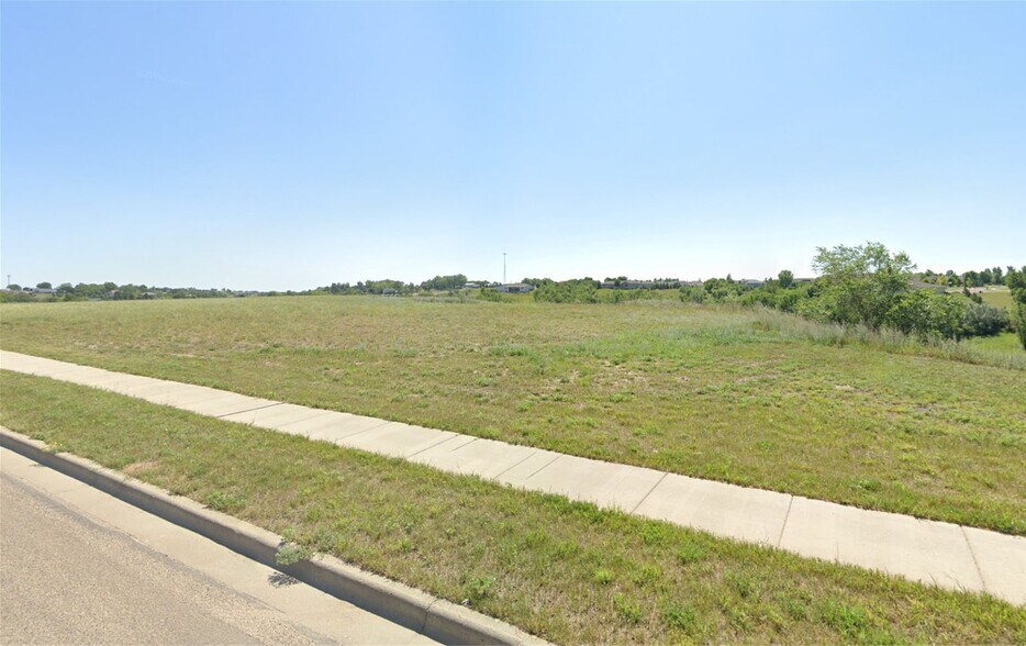 21st Ave SE, Minot, ND à vendre - Autre – Image 2 sur 4