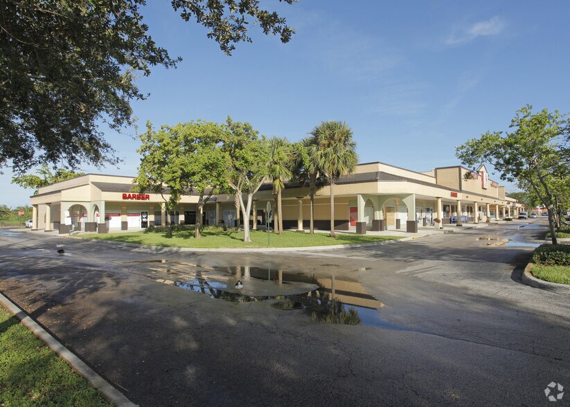 5503-5795 S University Dr, Davie, FL à louer - Photo principale – Image 2 sur 5