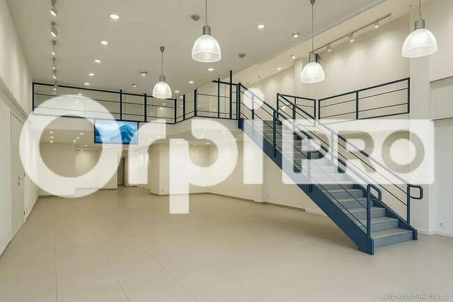 Plus de détails pour Local commercial à louer