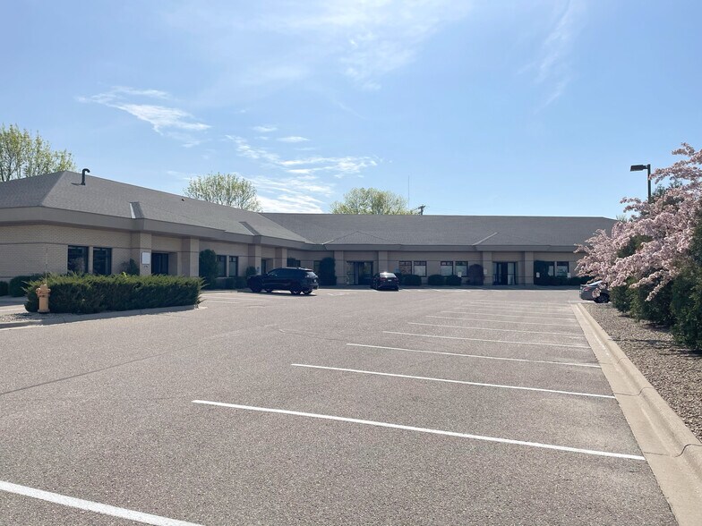 3738-3776 Coon Rapids Blvd NW, Coon Rapids, MN à louer - Photo de l’immeuble – Image 2 sur 9