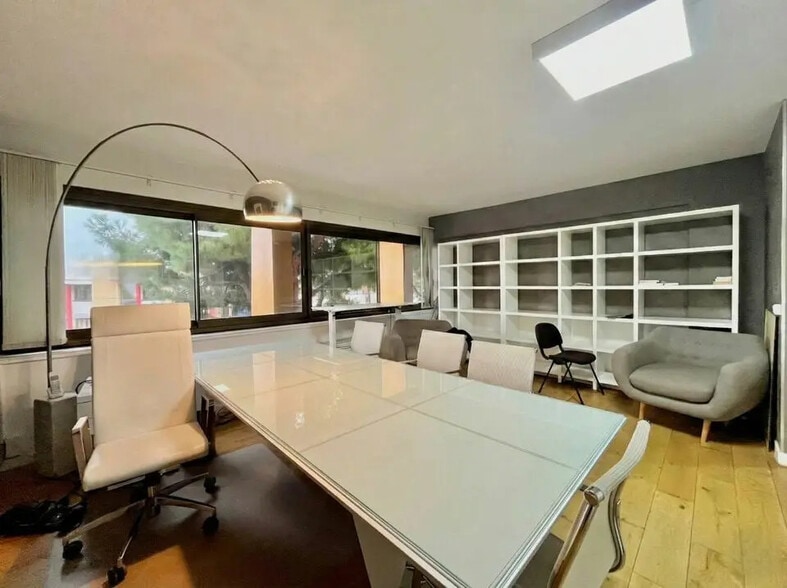 Bureau dans Saint-Laurent-du-Var à louer - Photo de l’immeuble – Image 2 sur 6