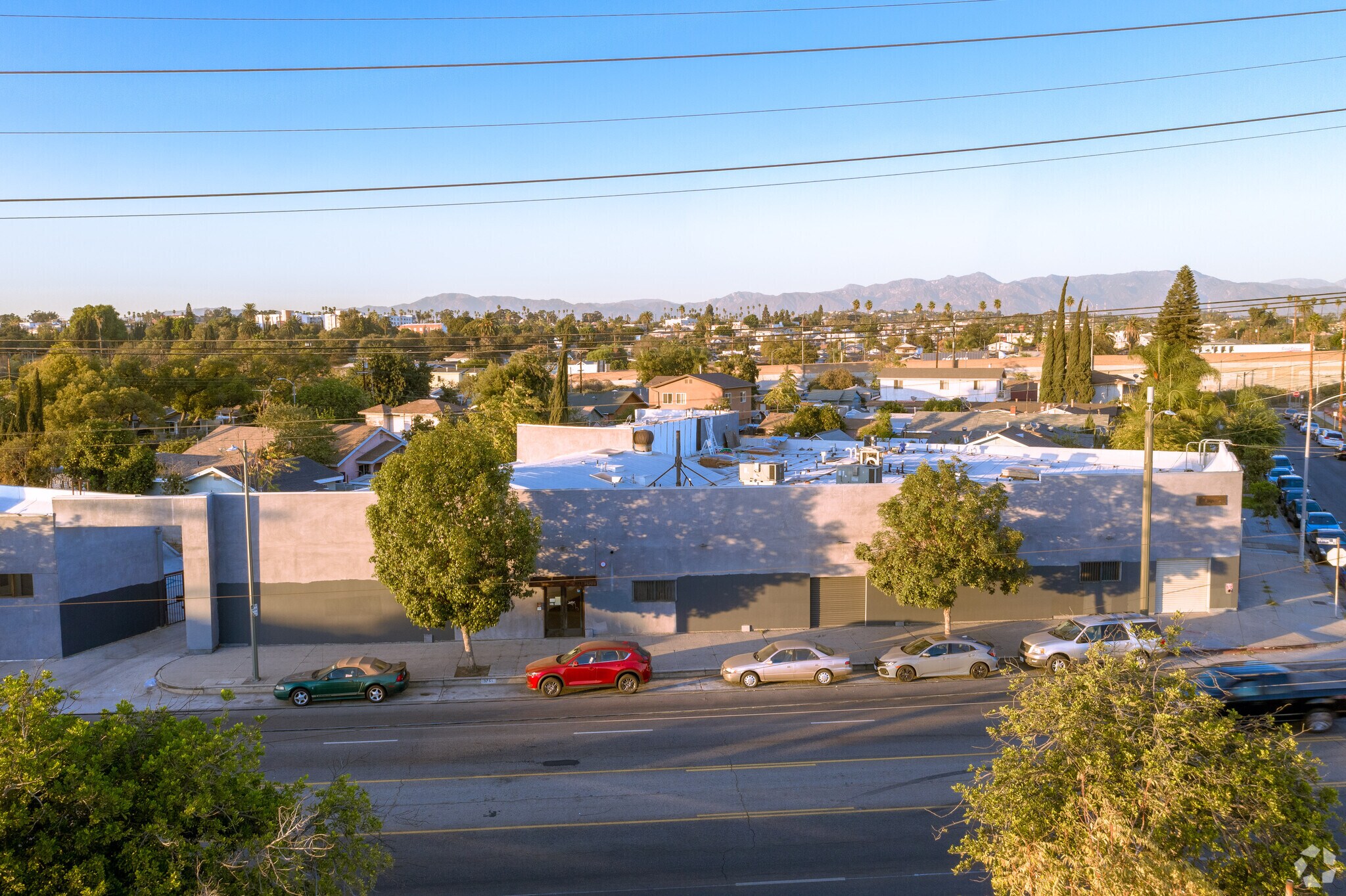3751 E Olympic Blvd, Los Angeles, CA à louer Photo principale– Image 1 sur 33