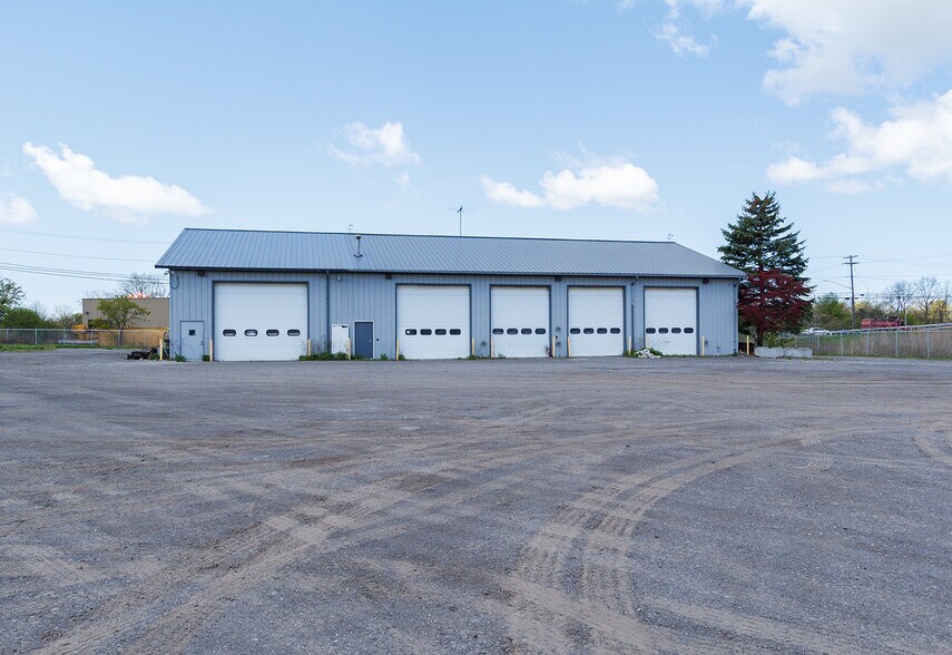 4353 Miller Rd, Niagara Falls, NY à vendre - Photo de l’immeuble – Image 2 sur 4
