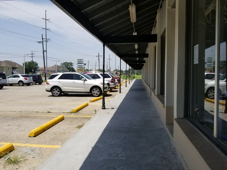 7701 Dwyer Blvd, New Orleans, LA à louer - Photo de l’immeuble – Image 3 sur 3