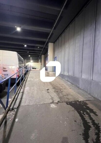 Local d’activités dans Montreuil à louer - Photo de l’immeuble – Image 2 sur 4