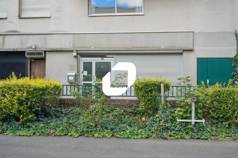 Immeuble residentiel dans Courbevoie à vendre - Photo de l’immeuble – Image 2 sur 8