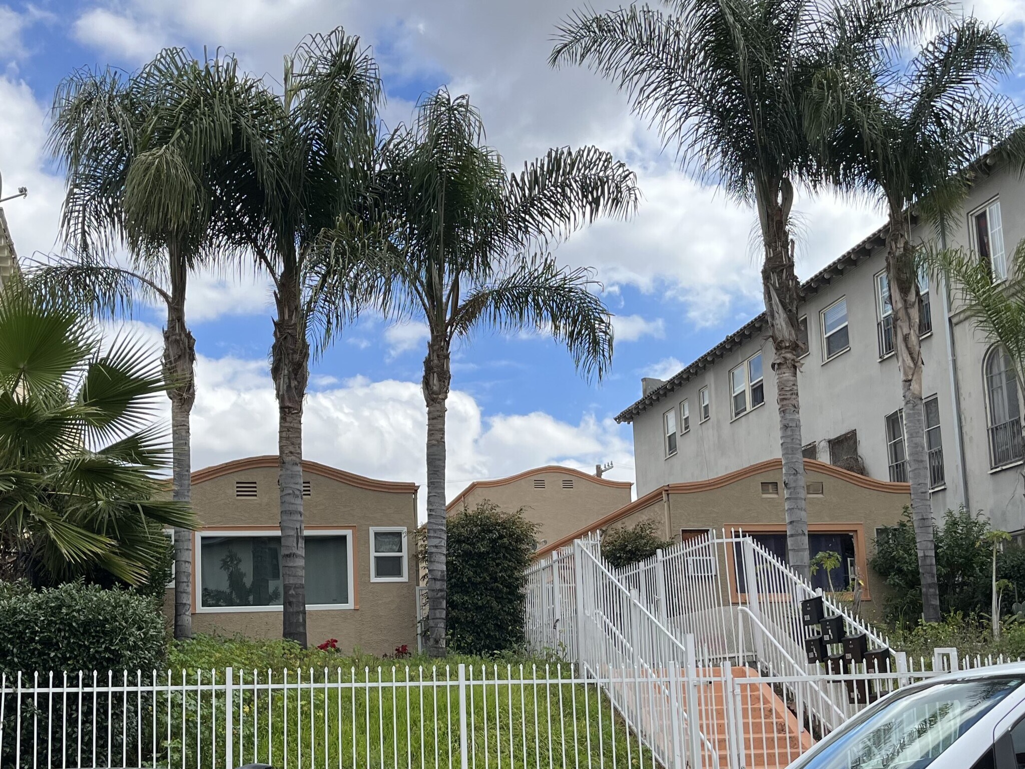 836 S Catalina St, Los Angeles, CA à vendre Photo de l’immeuble– Image 1 sur 15