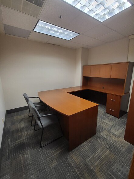 220 Broadway Ave S, Rochester, MN à vendre - Photo intérieure – Image 3 sur 27