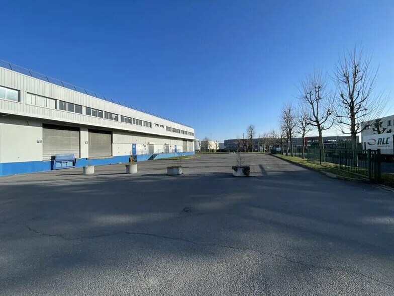 Industriel/Logistique dans Goussainville à louer - Photo de l’immeuble – Image 2 sur 6