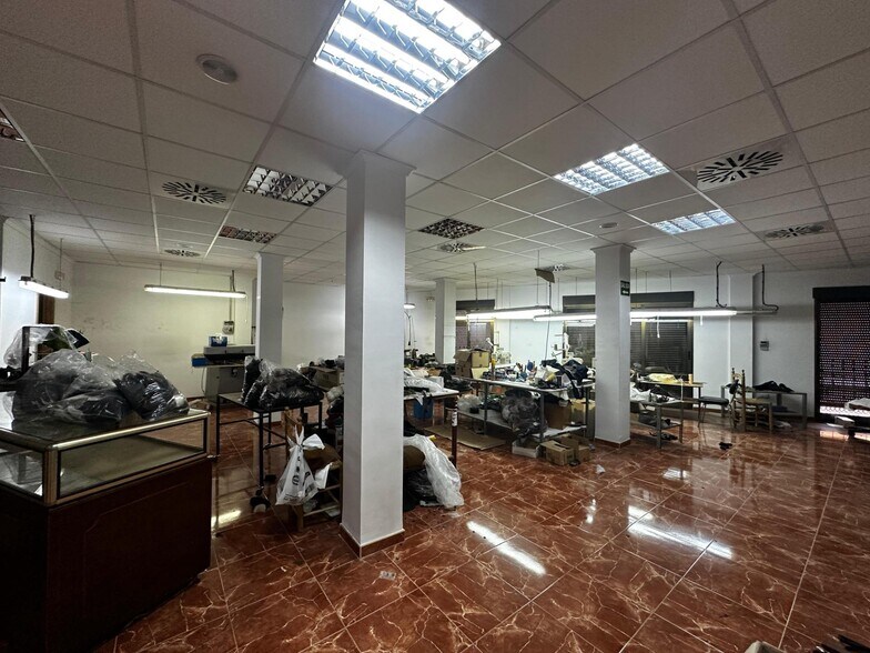 Avinguda País Valencia, 1, Llombai, Valencia à vendre - Photo de l’immeuble – Image 2 sur 23