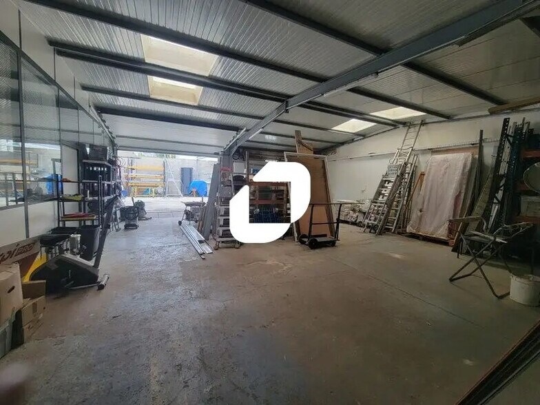 Local d'activités dans Savigny-sur-Orge à vendre - Photo de l’immeuble – Image 2 sur 9