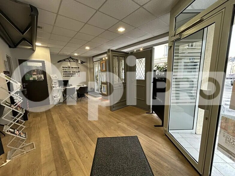 Local commercial dans Compiègne à louer - Photo de l’immeuble – Image 3 sur 3